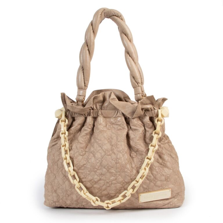 Louis Vuitton® Diane Bicolore Tourterelle Creme. Size in 2023