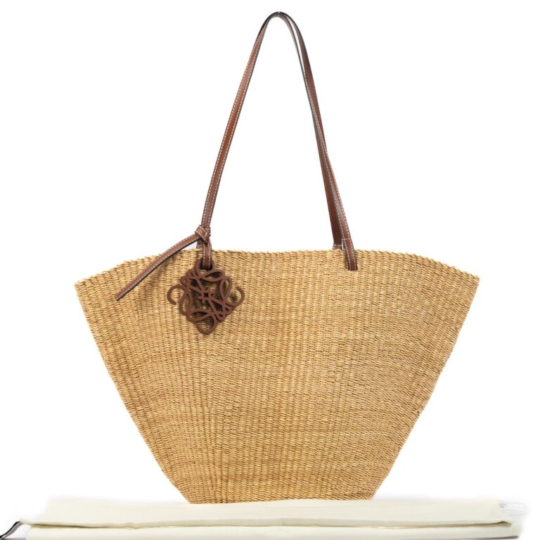 Loewe shop shell bag
