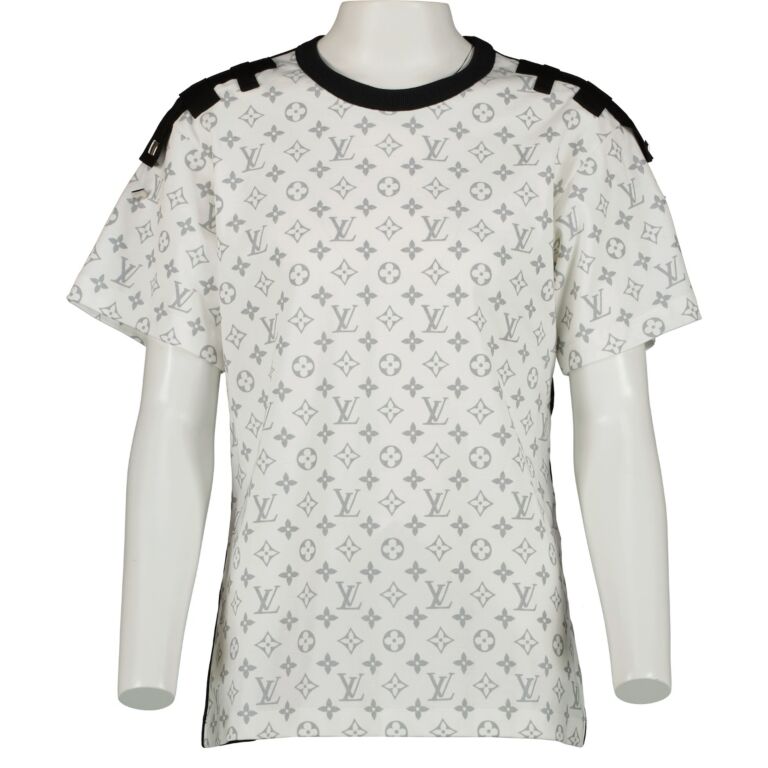 Lv monogram top discount