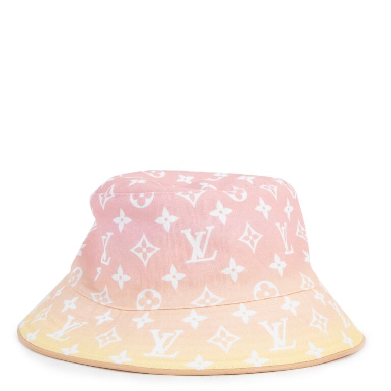 Louis Vuitton MONOGRAM Monogram Bob Hat (M76724)  Louis vuitton monogram,  Casual accessories, Monogram