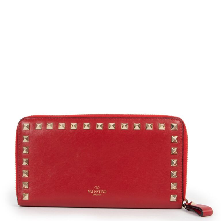 Valentino Garavani Red Rockstud Zipped Wallet ○ Labellov ○ Buy and Authentic