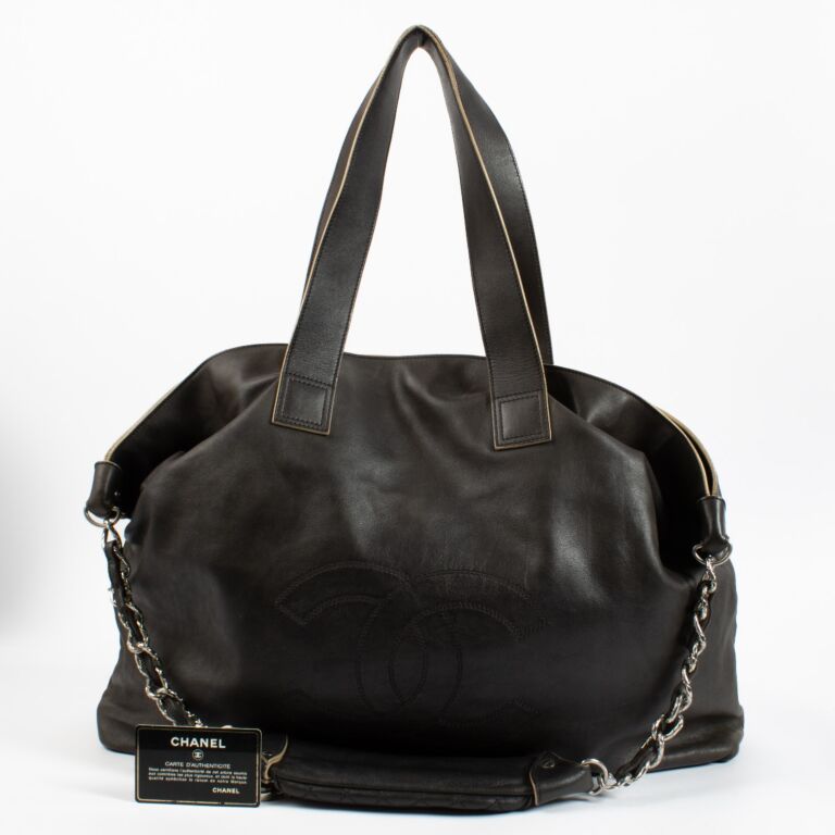 CHANEL ブラウン レザー トートバッグ Chanel Brown Calfskin XL Soft Edgy Tote Bag ○ Labellov ○ Buy and