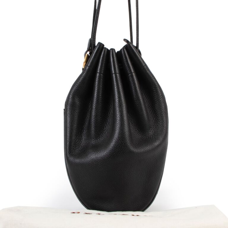 Navy blue top bucket bag
