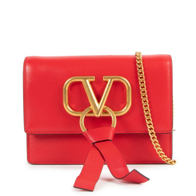 Valentine's day look: Valentino VRING bag in red