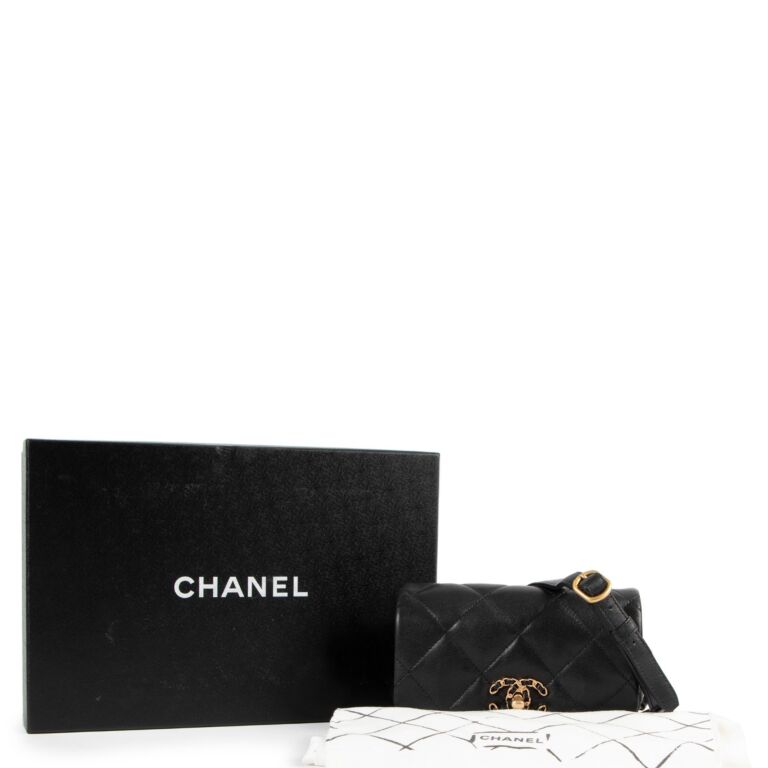 Chanel Spring/Summer 2022 Black Lambskin Heart Clutch With Chain