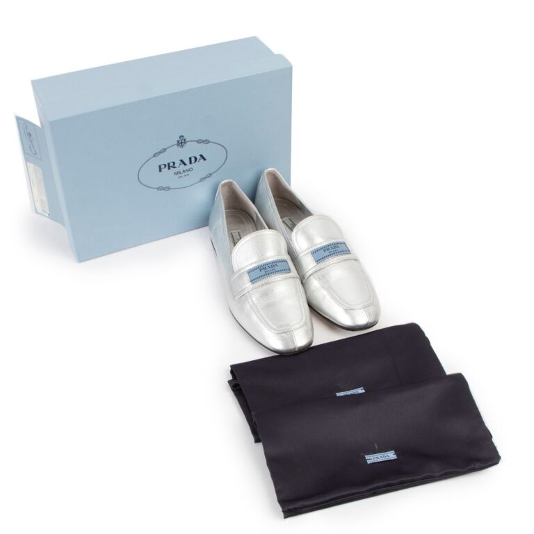 PRADA プラダ シルバー レザー ローファー 靴