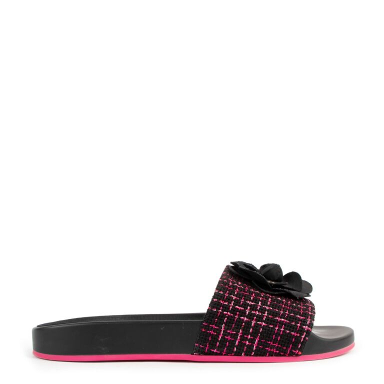 Chanel online slides pink