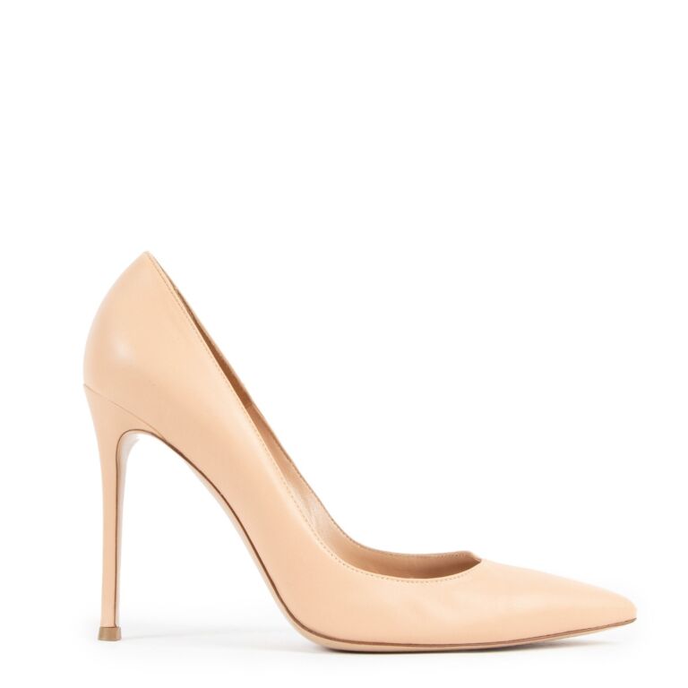 Gianvito rossi pumps hotsell nude