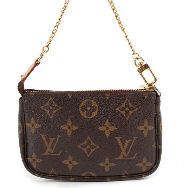 Louis Vuitton Pochette Accessoires Monogram Canvas With Strap – l