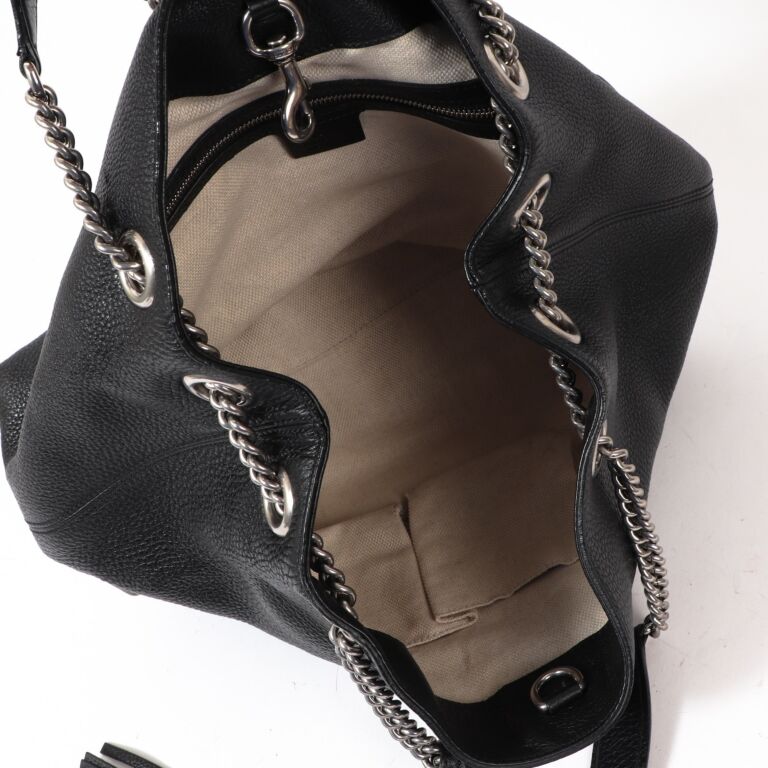 Black gucci bag with hotsell silver chain