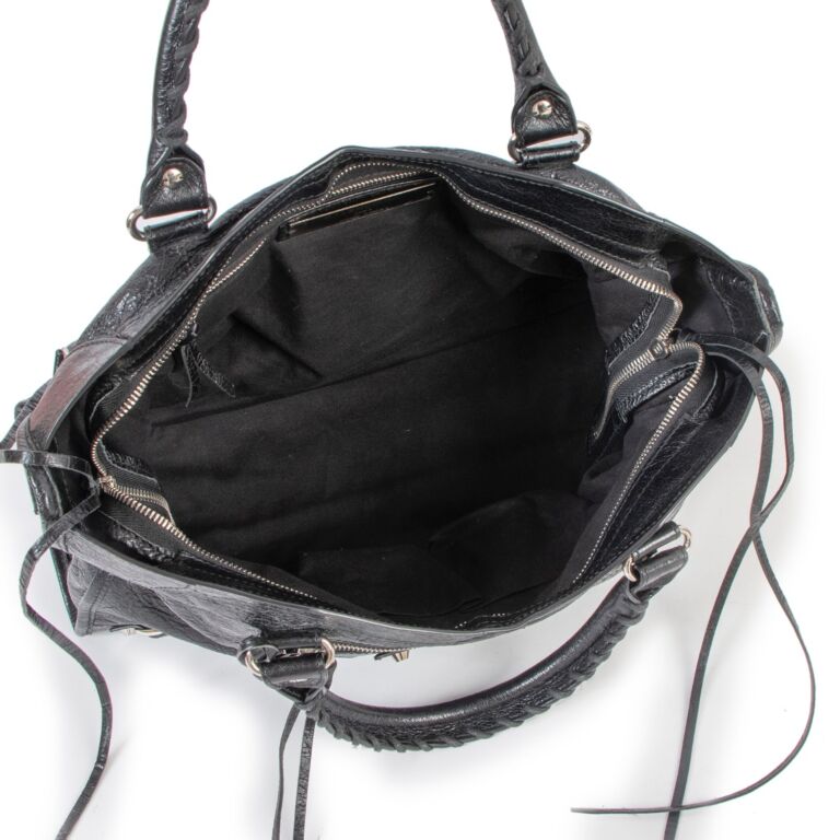 Balenciaga discount bag authentication