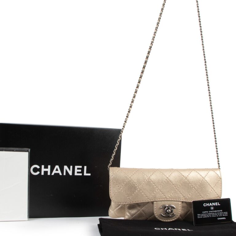 Chanel Metallic Gold Quilted Calfskin Classic Clutch With Chain ○ Labellov  ○ Buy and Sell Authentic Luxury
