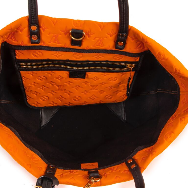 Louis Vuitton Scuba MM Shoulder Tote Bag - Farfetch