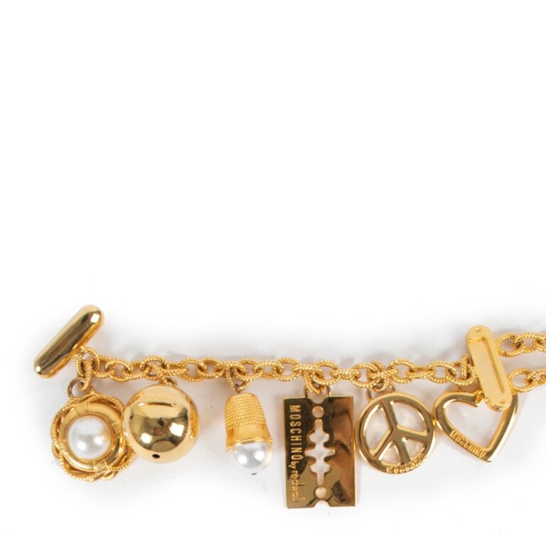 Moschino Redwall Vintage Chunky Gold Chain Belt Size 85 Labellov Buy and Sell Authentic Luxury