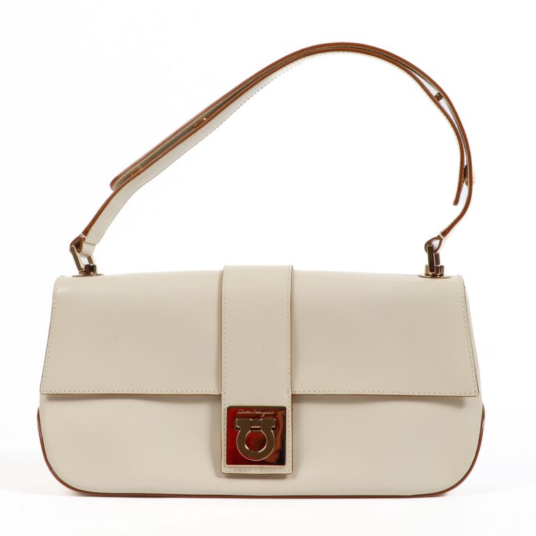 特別セーフ Salvatore Ferragamo White Gancio Shoulder Bag ○ Labellov 靴