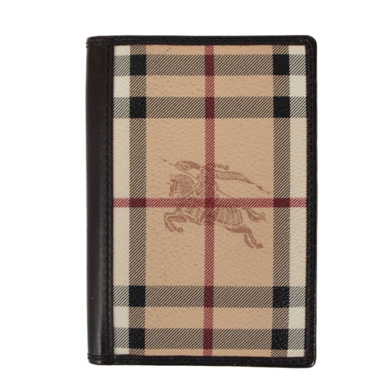 Burberry passport case 2025