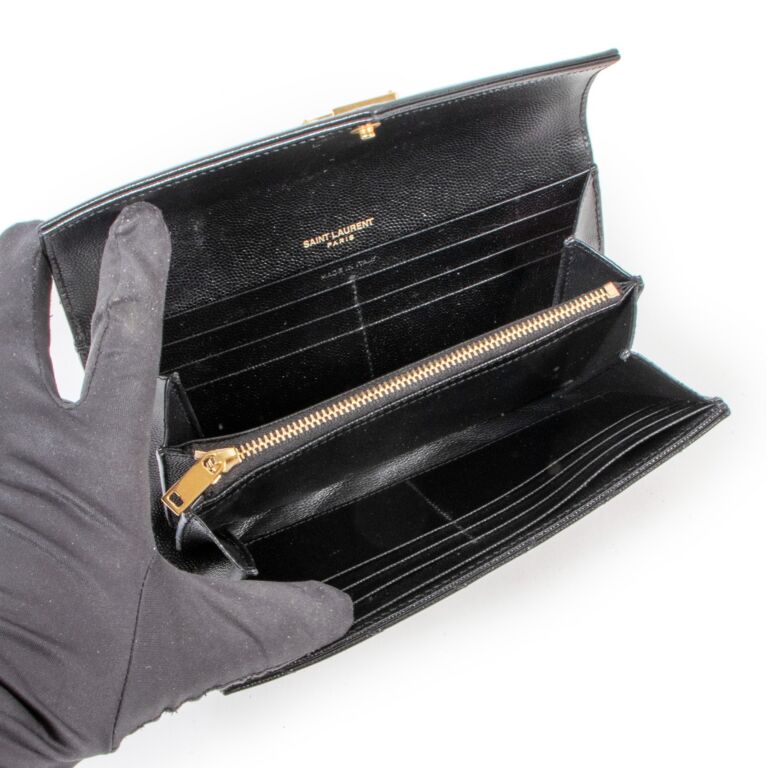 Saint laurent monogramme large grain 2025 de poudre leather flap wallet