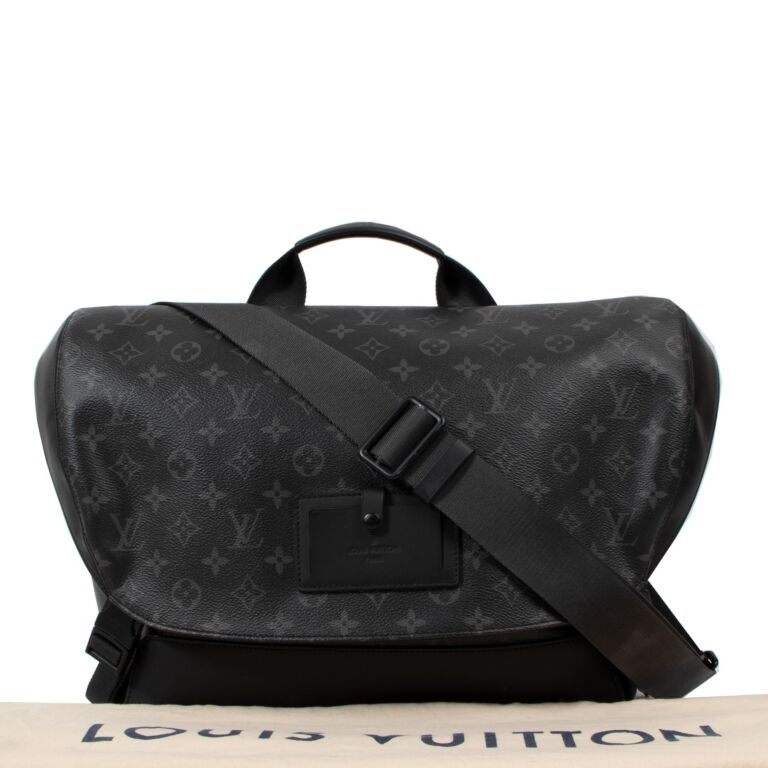 Louis Vuitton AW16 Runway Messenger Voyager Monogram Eclipse ○ ○ Buy and Sell Authentic Luxury