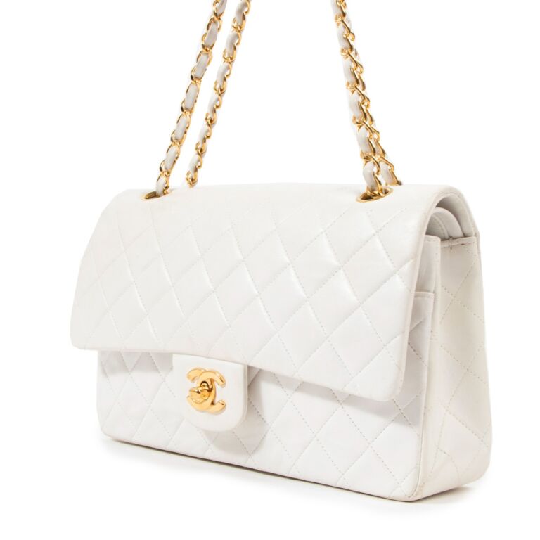Chanel Vintage White Lambskin Medium Classic Flap Bag ○ Labellov ○ Buy and  Sell Authentic Luxury