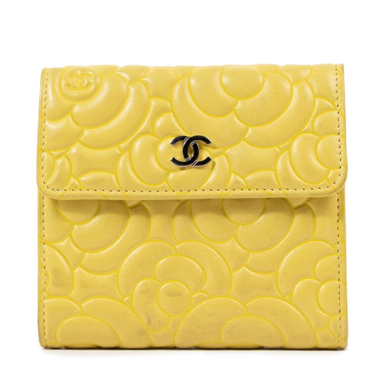 Chanel wallet hotsell camellia