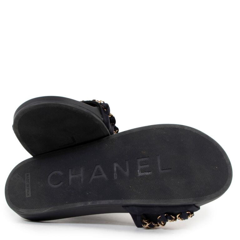 Chanel Navy CC Chain Pool Slides size 38 Labellov Buy and Sell Authentic Luxury