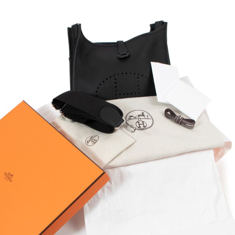 Herm s Evelyne Poche III 29 Taurillon Clemence Black PHW