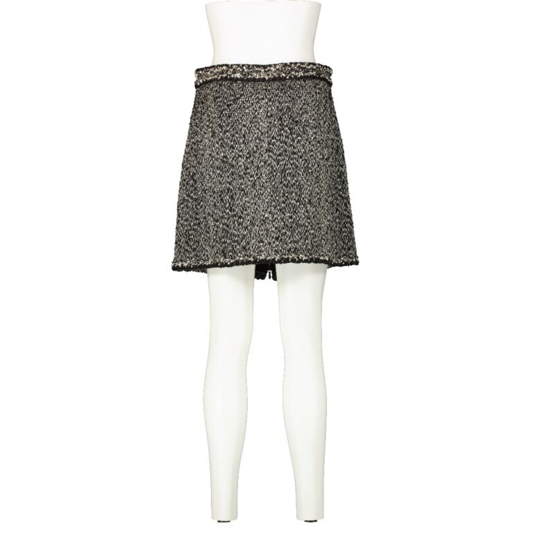 chanel black and white tweed skirt