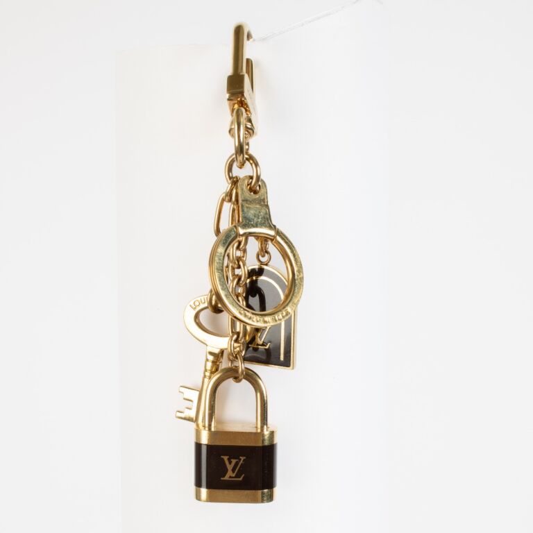 Louis Vuitton ゴールドチェーンロック 25cm Louis Vuitton Gold Lock Keychain ○ Labellov ○ Buy and Sell