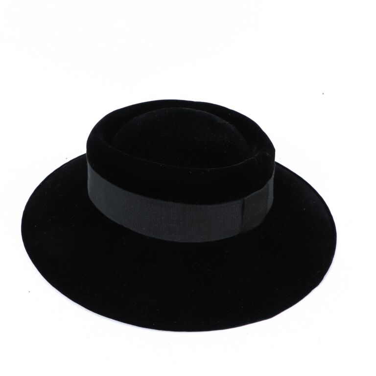 Chanel Vintage Black Velvet Hat ○ Labellov ○ Buy and Sell