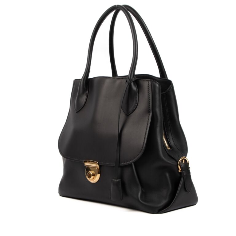 Ferragamo Black Fiamma North South Bag ○ Labellov ○ Buy and Sell