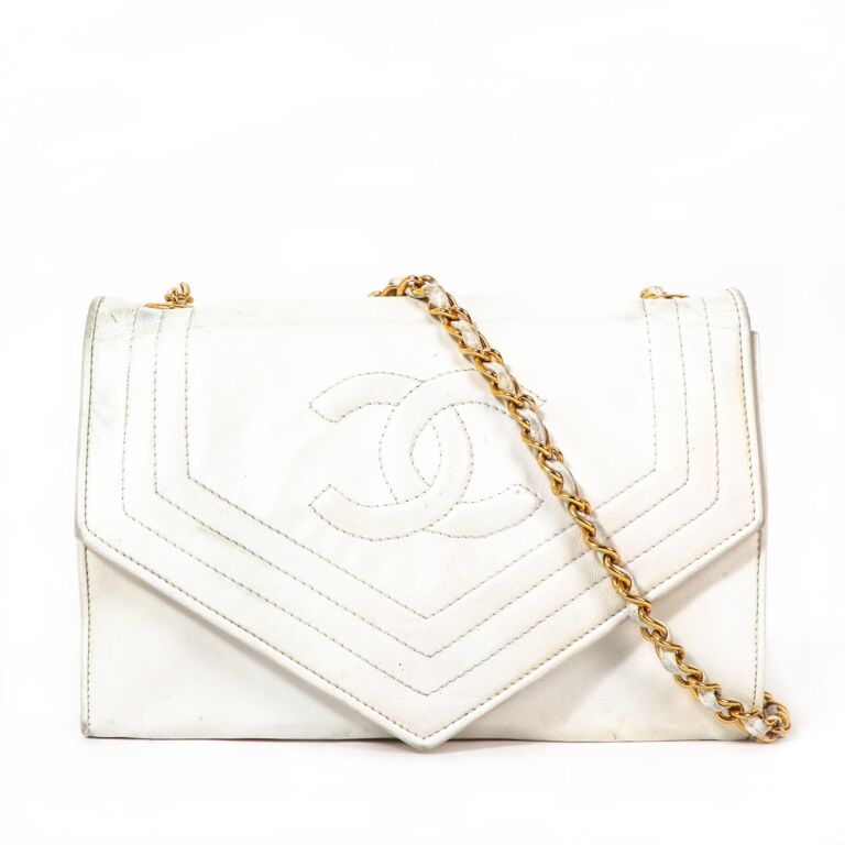 Chanel Vintage White CC Clutch With Chain ○ Labellov ○ Buy and
