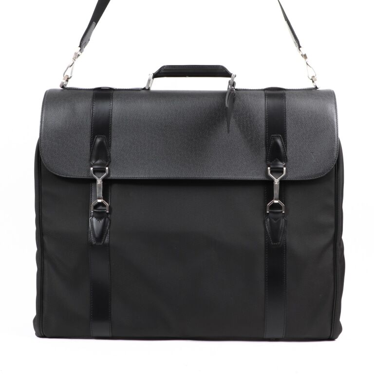 Louis Vuitton Black Green Taiga Leather Nylon Gibeciere Garment