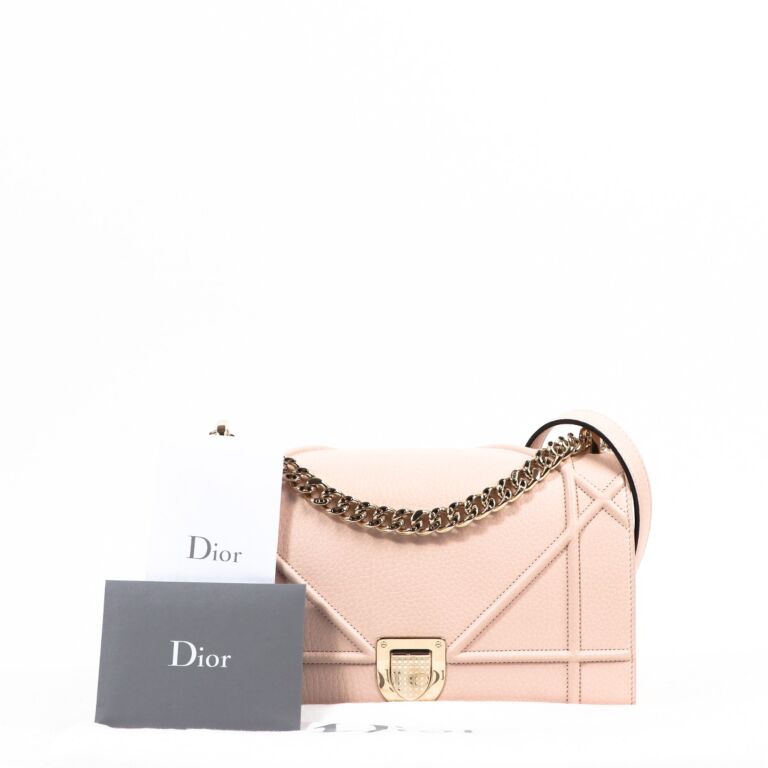 Diorama rose poudre 2025