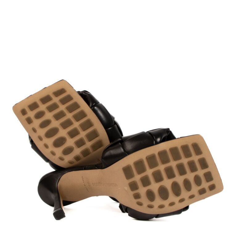 ★BOTTEGA VENETA★ペディドミュール Bottega Veneta Black Lido Mule Sandals - Size 38 ○ Labellov