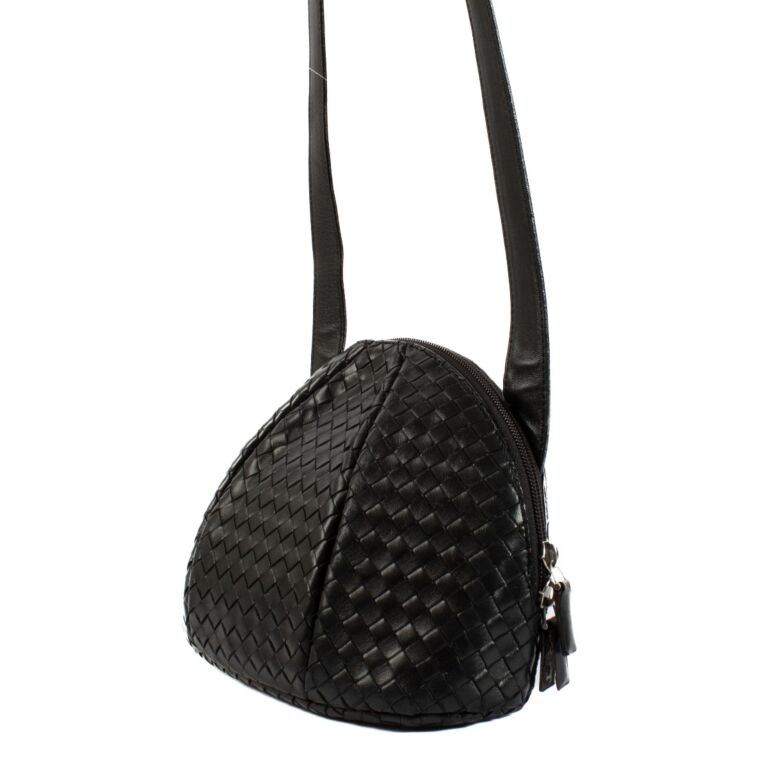 ショルダーバッグ BOTTEGA VENETA  bag in woven nylon Bottega Veneta Black Intrecciato Crossbody Bag ○ Labellov