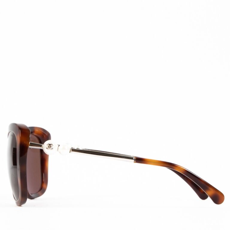 Chanel, Brown square tortoise bow sunglasses - Unique Designer Pieces