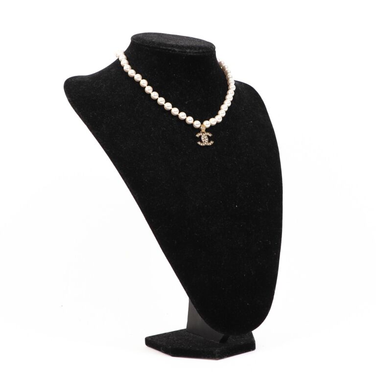 Chanel 21C Pearl Crystal CC Necklace ○ Labellov ○ Buy and