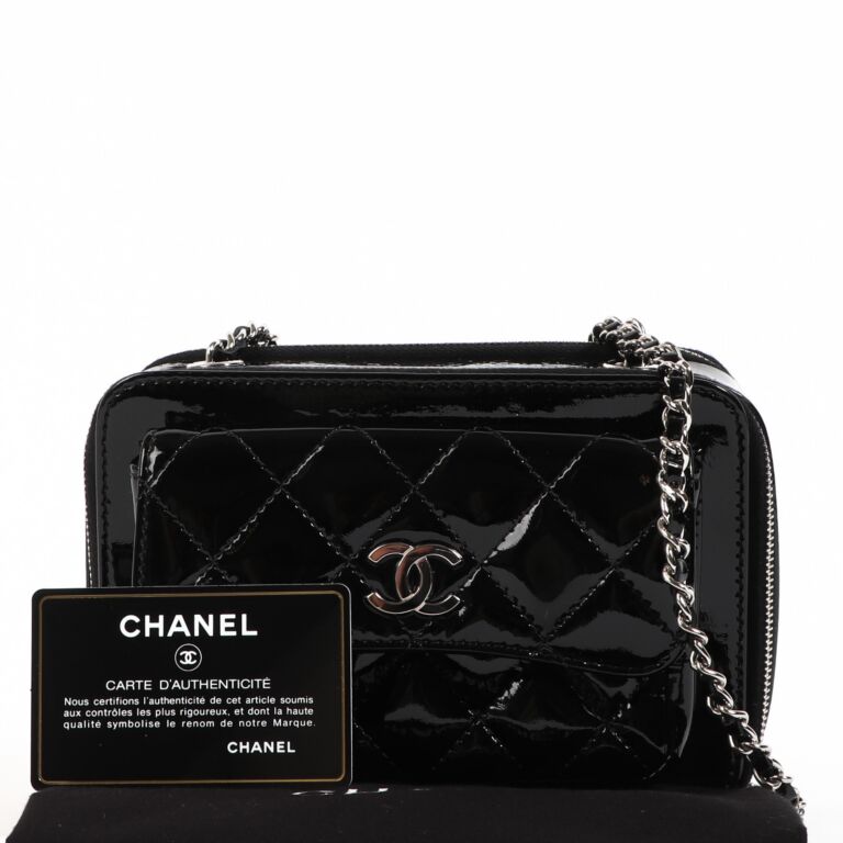 Chanel Vintage white patent leather vanity bag with black CC at bottom –  LuxuryPromise