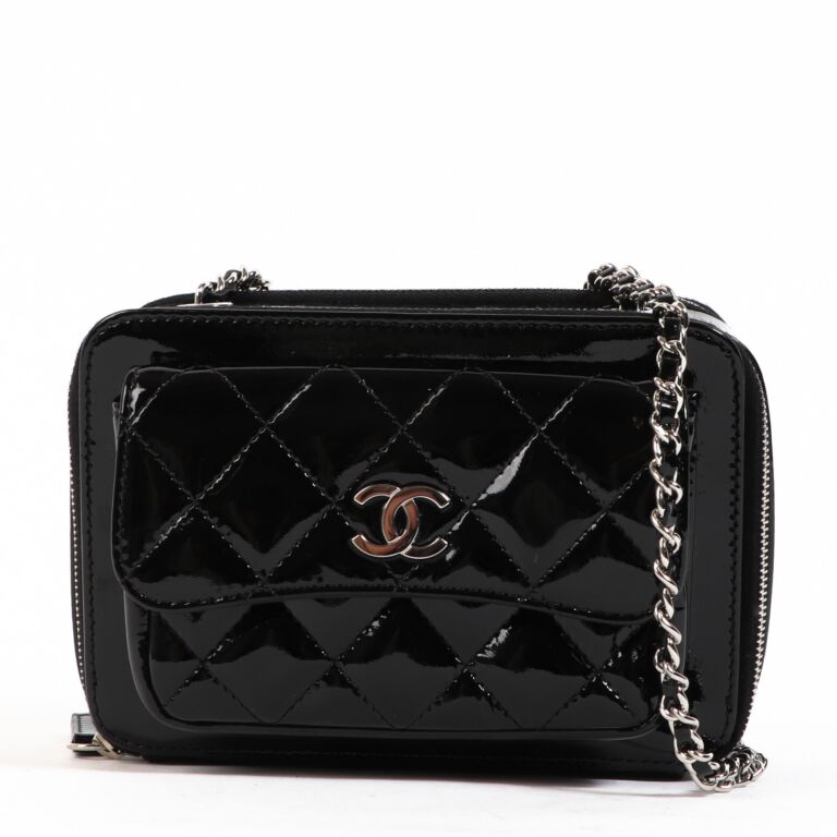 Chanel Black Patent Leather Small Box with Chain ref.313644 - Joli Closet
