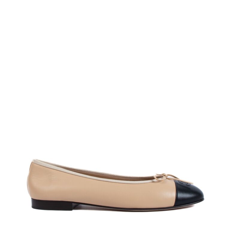 Chanel beige discount black flats