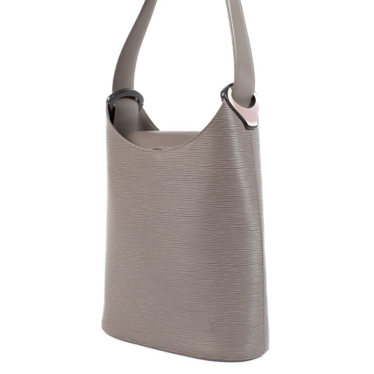 Louis Vuitton Lilac Epi Leather Verseau Shoulder Bag ○ Labellov