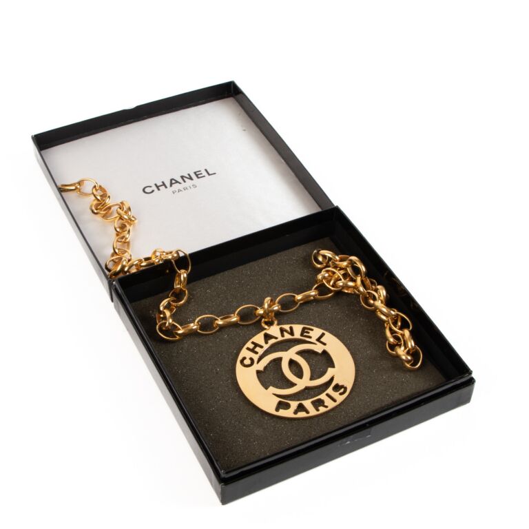Chanel gold 2025 medallion necklace