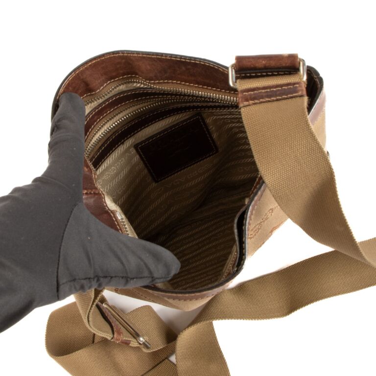 バッグ PRADA leather messenger bag dark brown Prada Leather Messenger Bag | Brown | FARFETCH