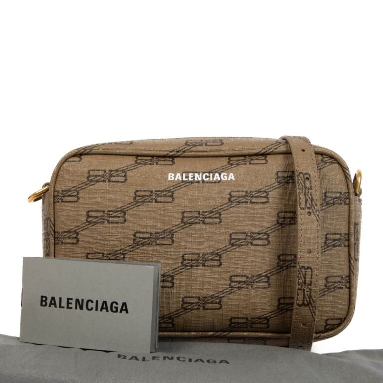 Camera bag balenciaga sales
