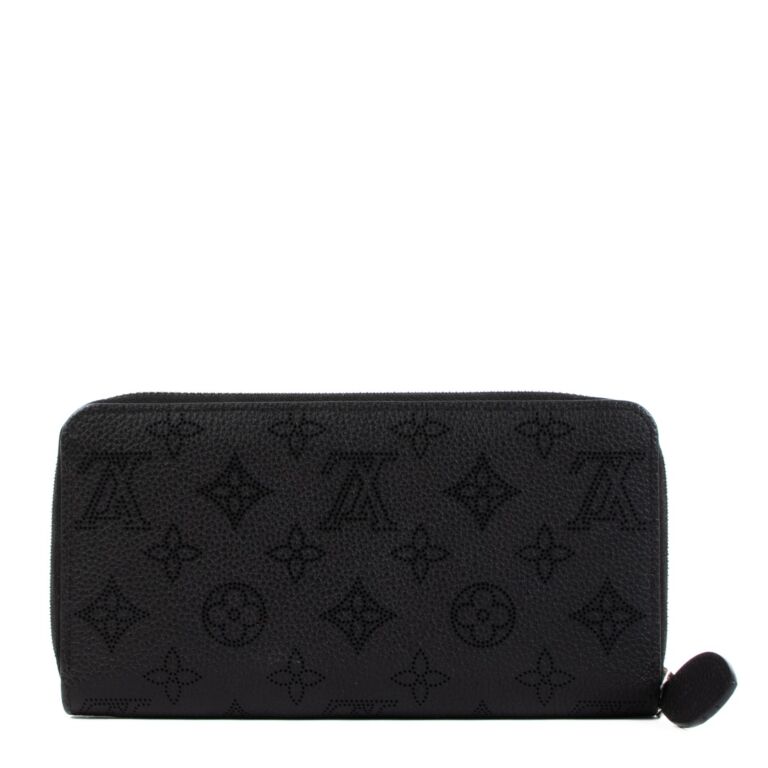 Louis Vuitton Black Mahina Leather Zippy Wallet ○ Labellov