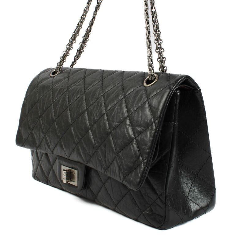 CHANEL 黒 レザー バッグ CHANEL 黒 レザー ショルダーバッグ - メルカリ