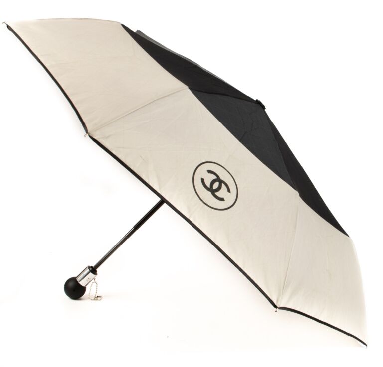 Chanel Beige Umbrella with Quilted Nylon Chain Link Shoulder Bag ○ Labellov  ○ Buy and Sell Authentic Luxury