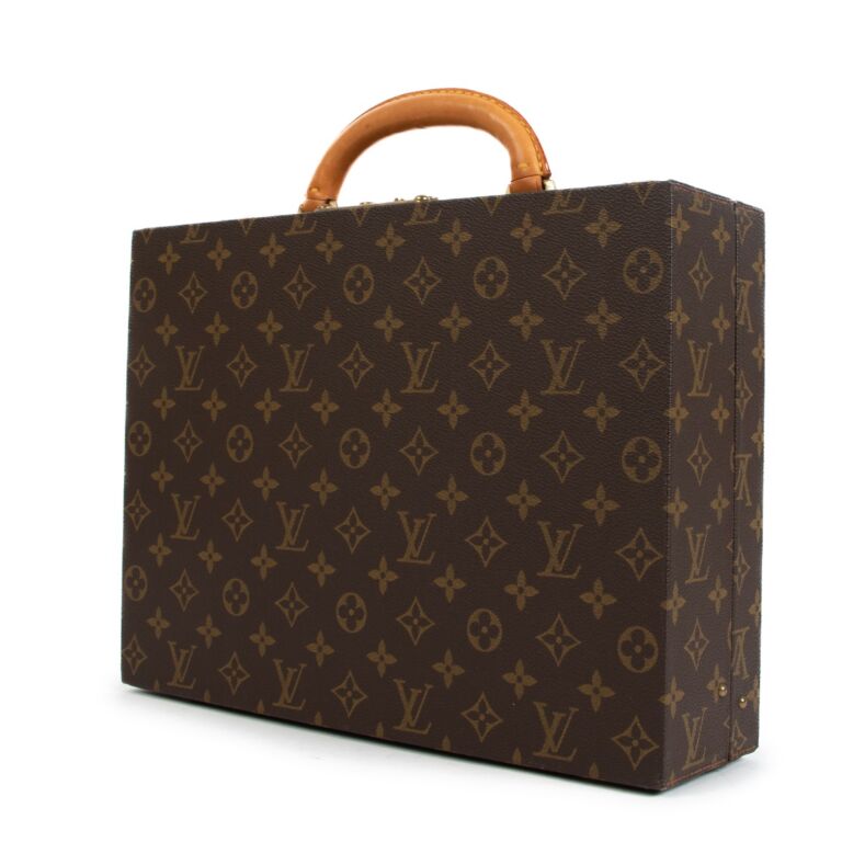 Louis Vuitton suitcases - Picture of Opulence Luxury & Vintage