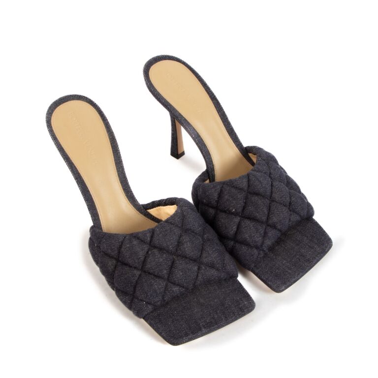 サンダル・ミュール BOTTEGA VENETA PADDED MULES Bottega Veneta® Women's Padded Mule in Black. Shop online now.