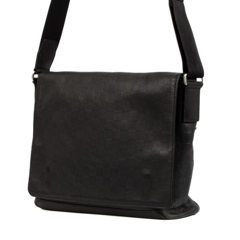 Lv district sales messenger bag